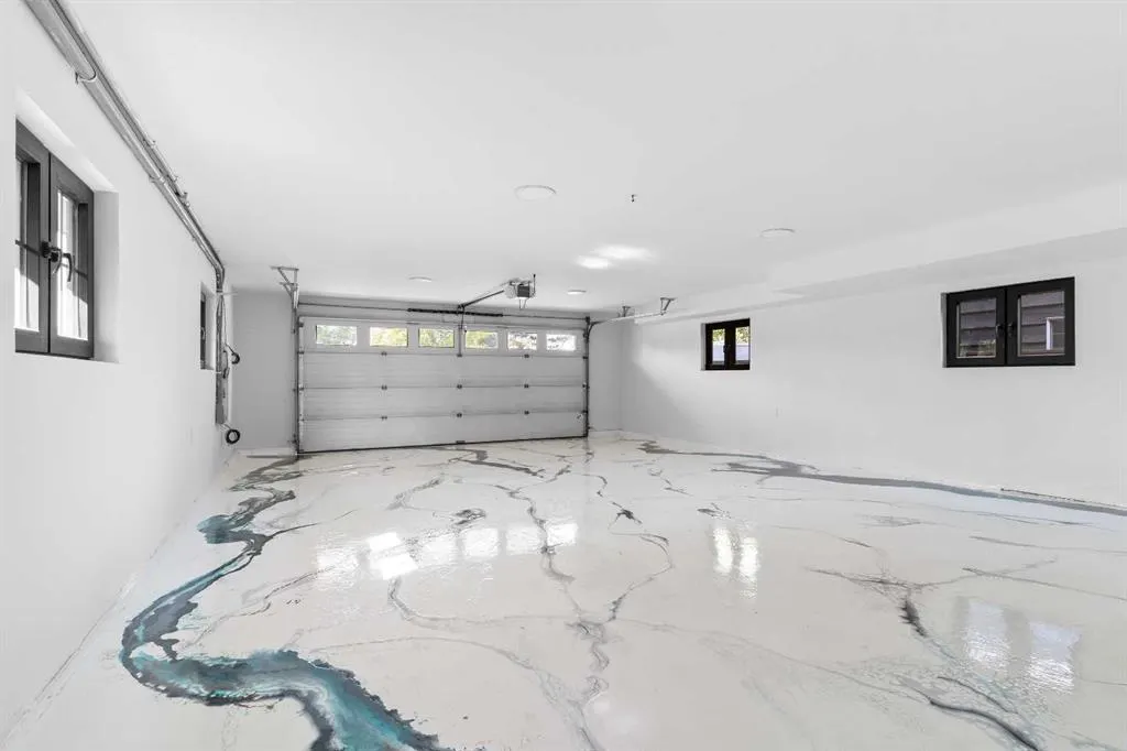 692 West Chestermere Drive