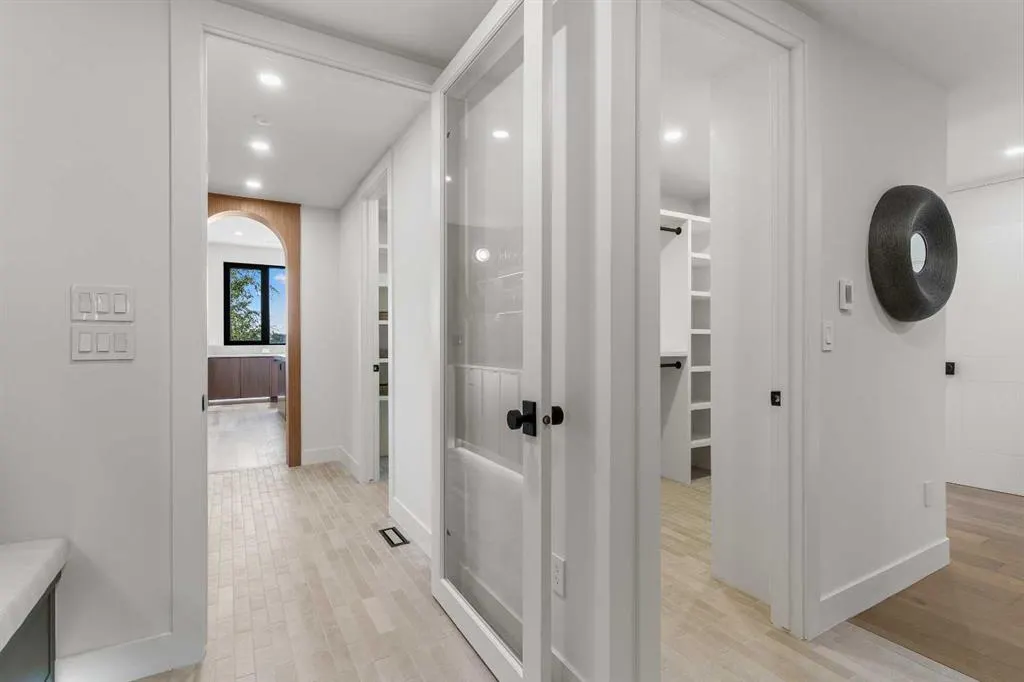 692 West Chestermere Drive