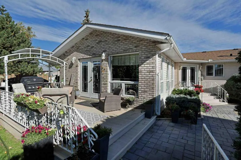 11 Lakeview Crescent E