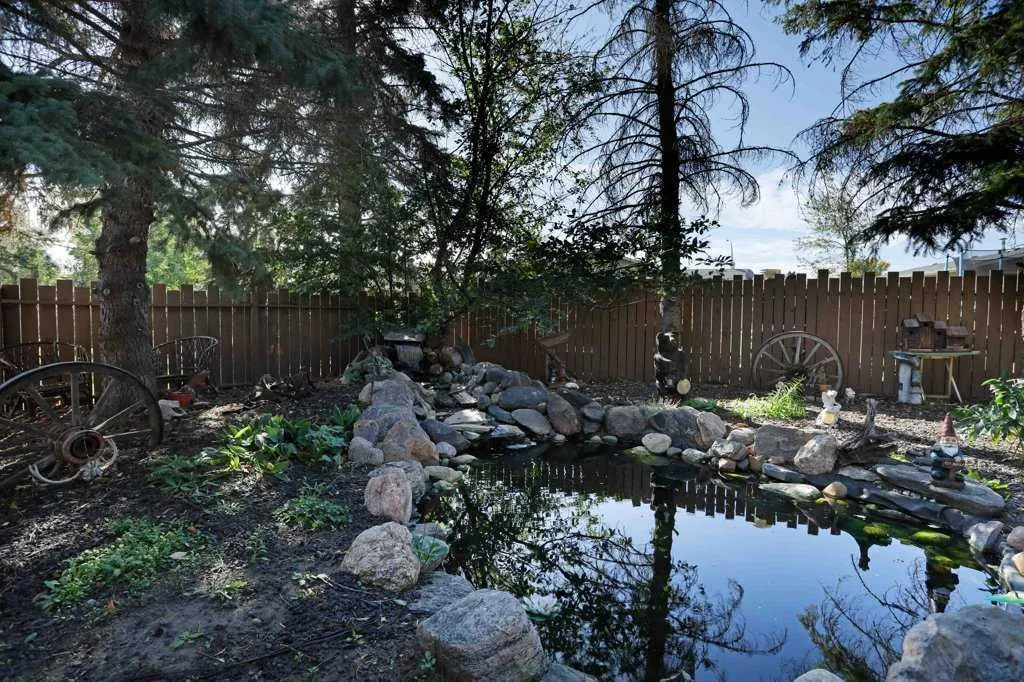 11 Lakeview Crescent E