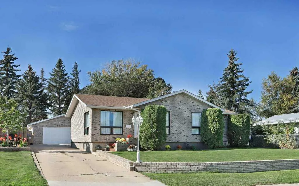 11 Lakeview Crescent E