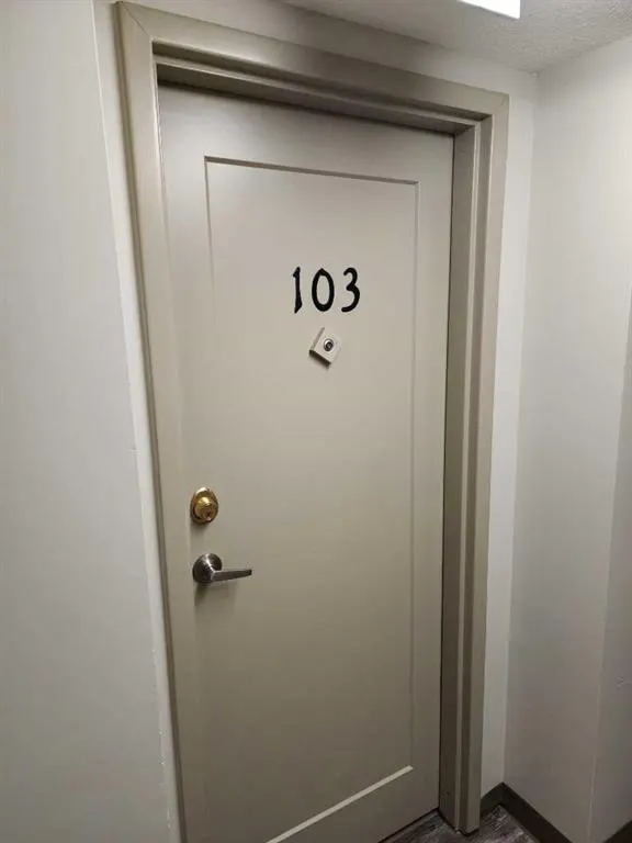 5812 61 Street, #103