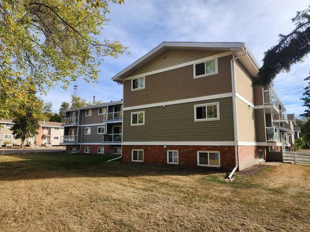 5812 61 Street, #103