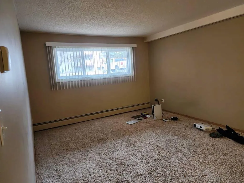 5812 61 Street, #103