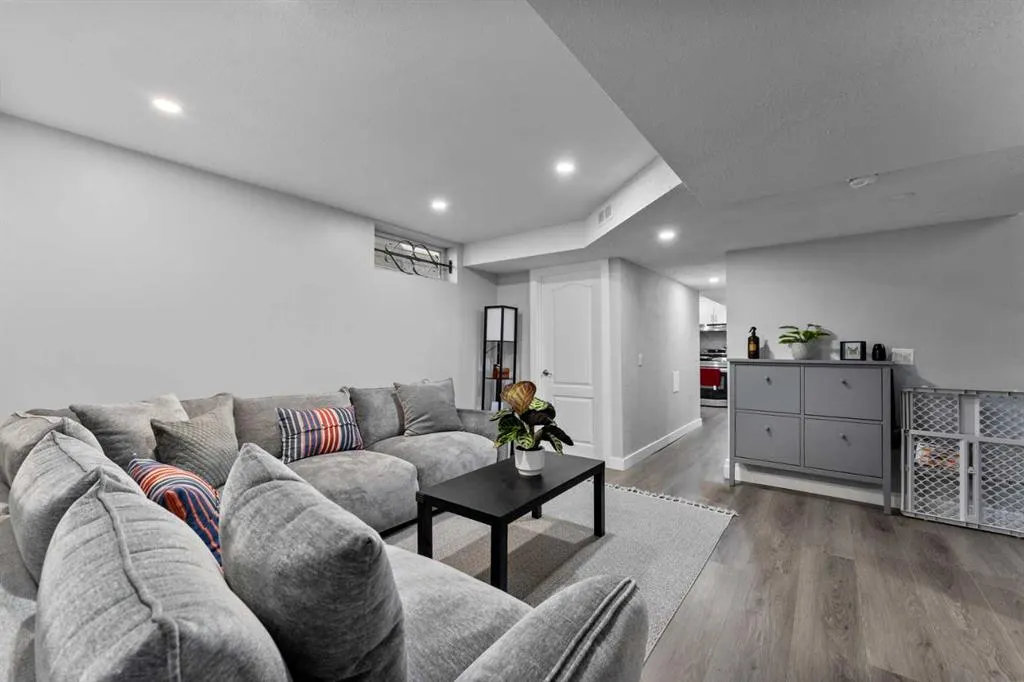 12 Cedargrove Road SW