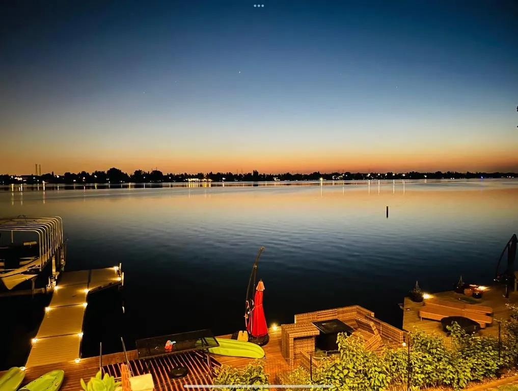 833 East Chestermere Drive