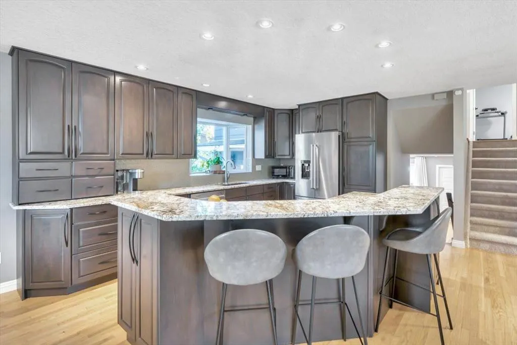 15 Brazeau Crescent SW
