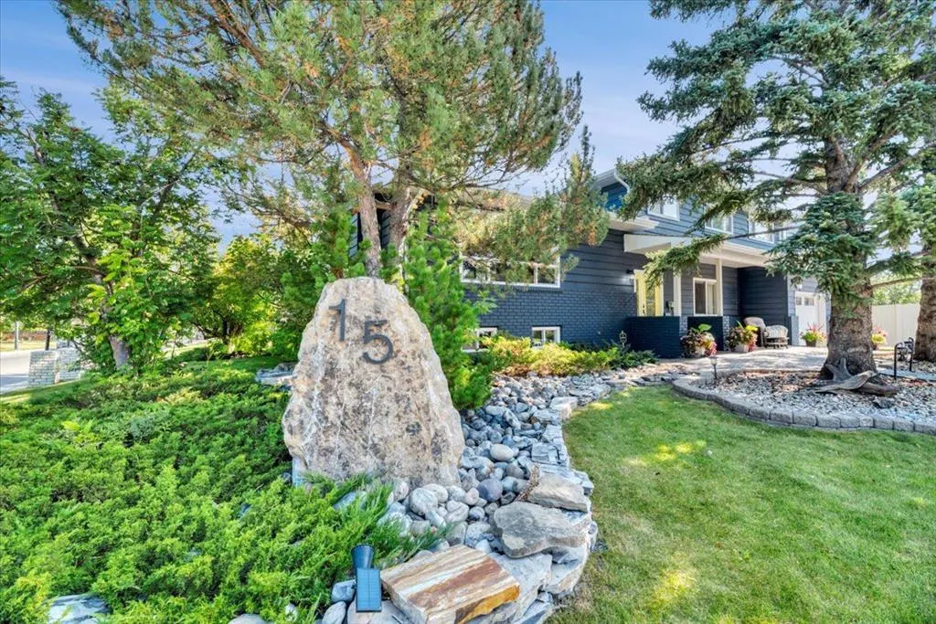 15 Brazeau Crescent SW