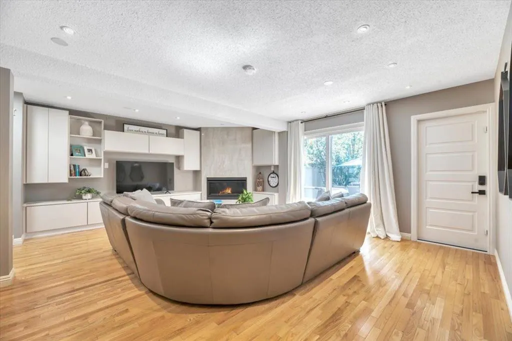 15 Brazeau Crescent SW