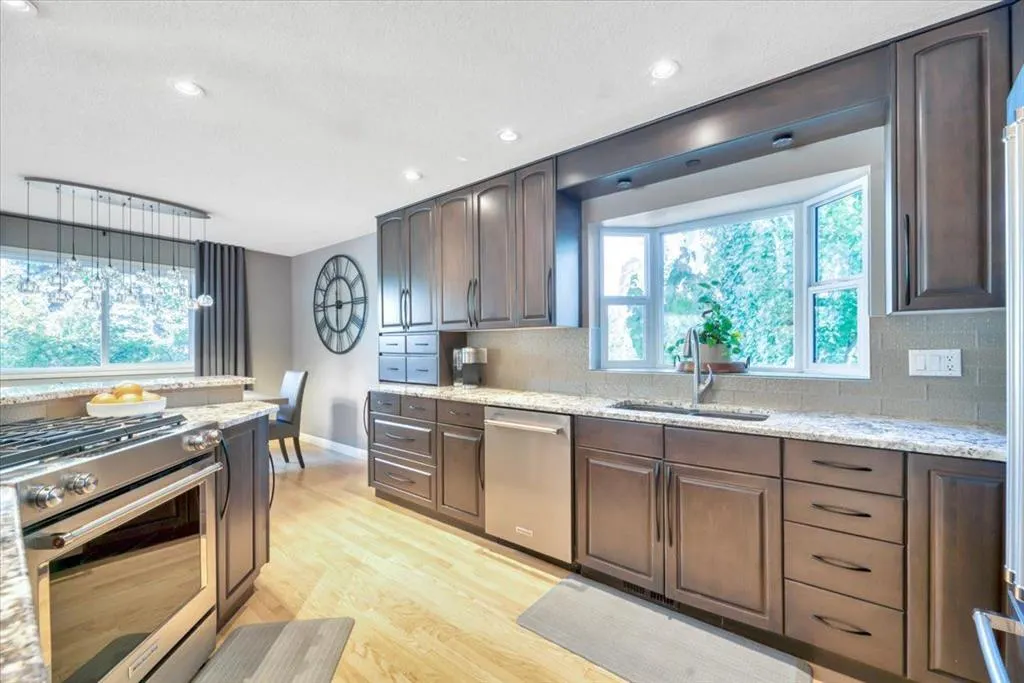 15 Brazeau Crescent SW