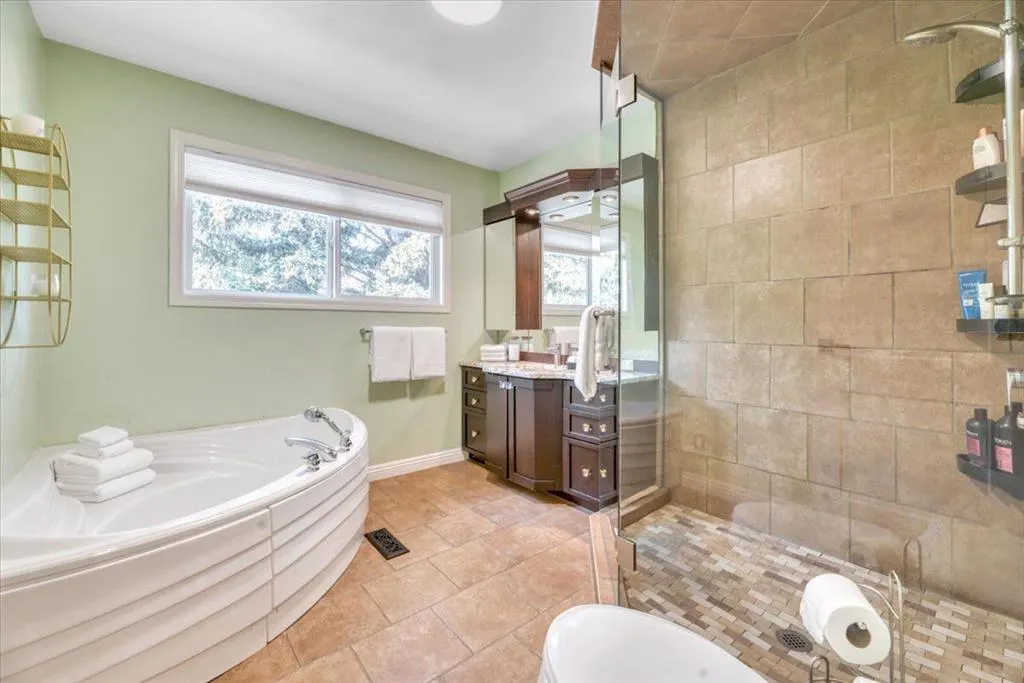 15 Brazeau Crescent SW