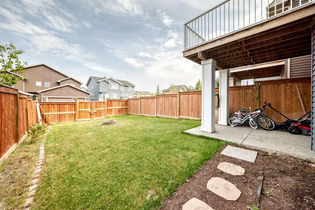 15 Evanscrest Way