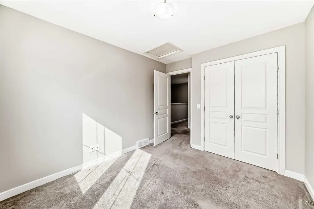 15 Evanscrest Way