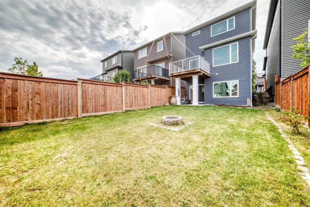 15 Evanscrest Way