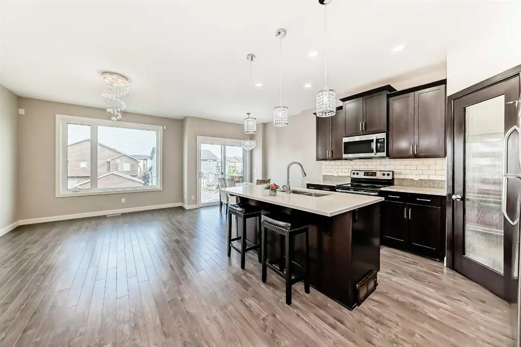 15 Evanscrest Way