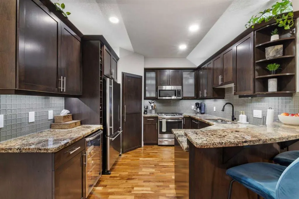 8 Hemlock Crescent, #104