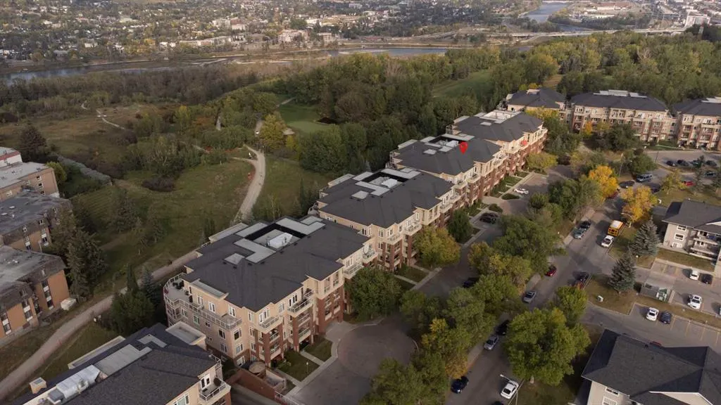 8 Hemlock Crescent, #104