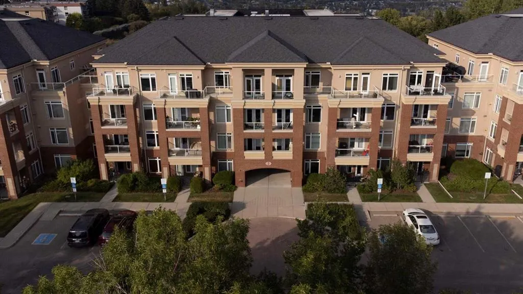 8 Hemlock Crescent, #104