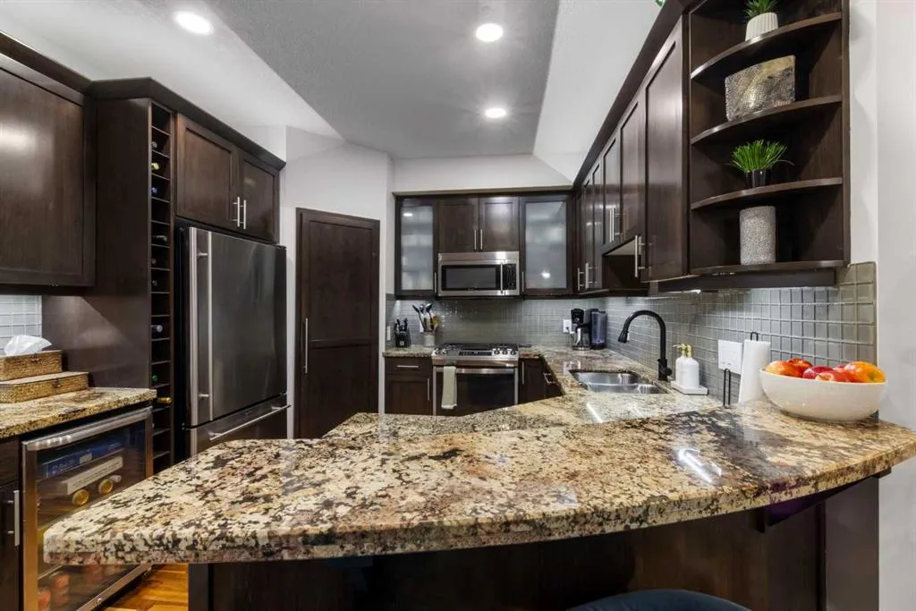 8 Hemlock Crescent, #104