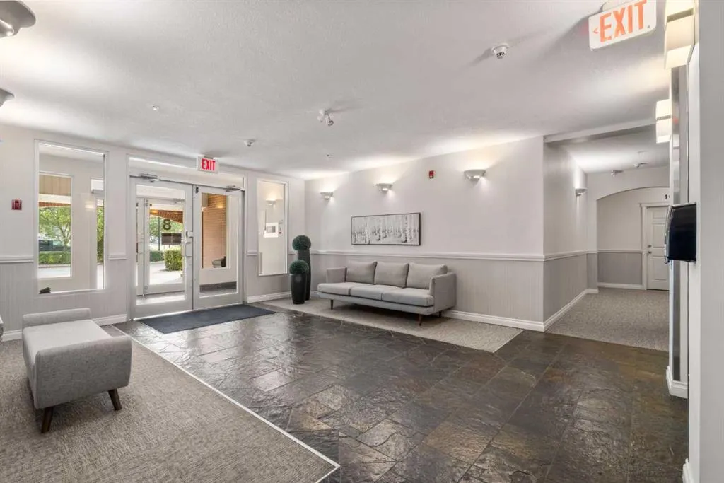 8 Hemlock Crescent, #104