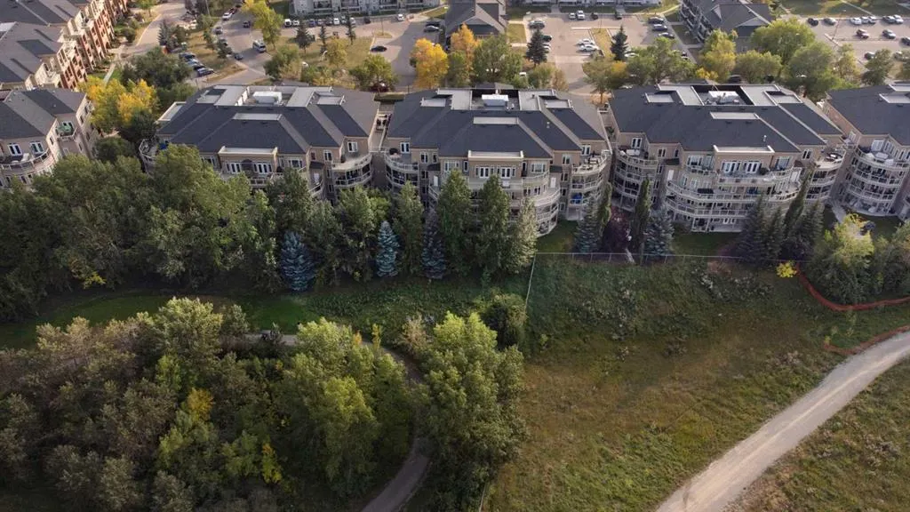 8 Hemlock Crescent, #104