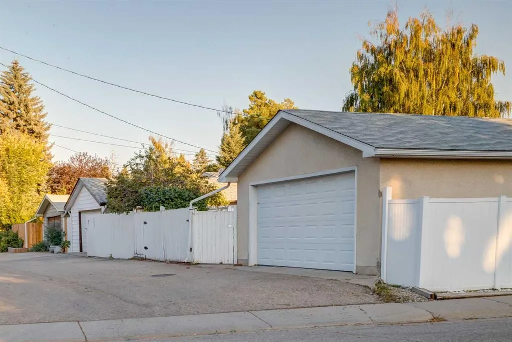 243 WASCANA Crescent SE