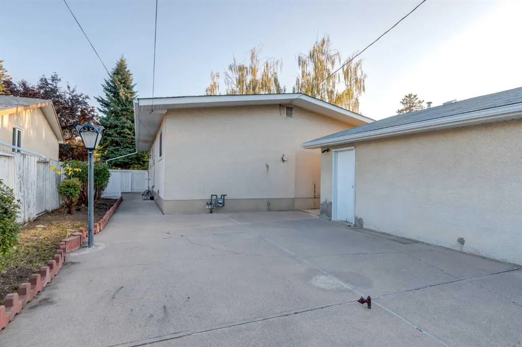 243 WASCANA Crescent SE
