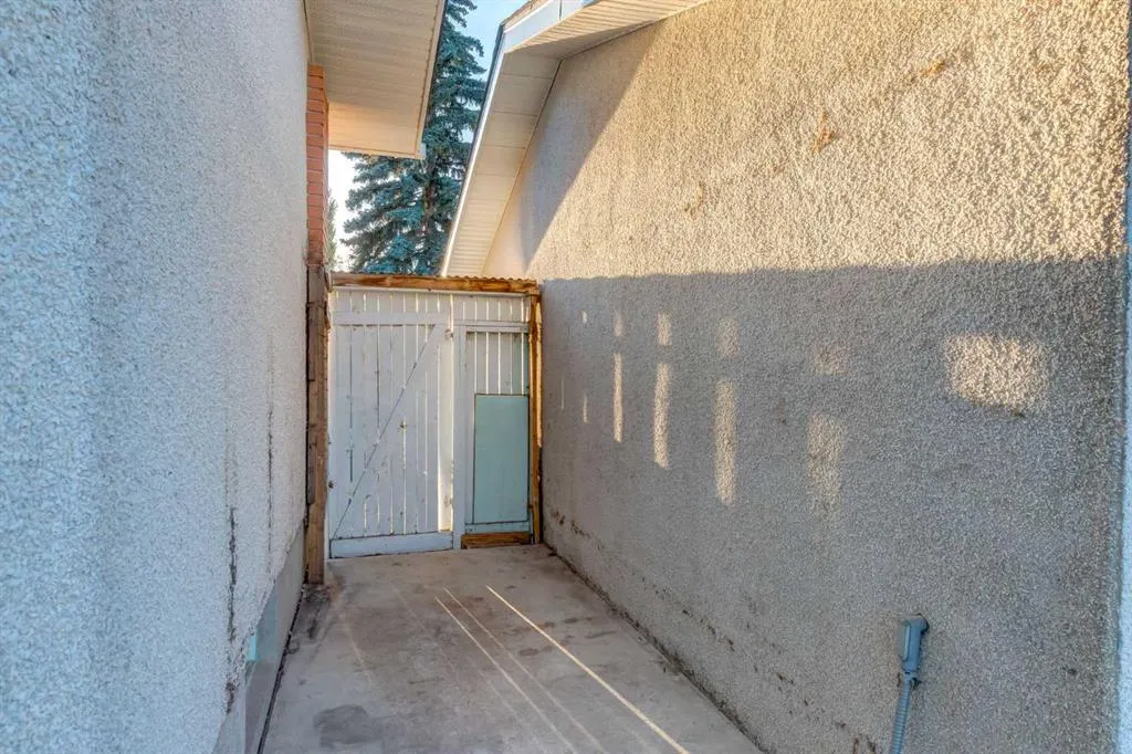 243 WASCANA Crescent SE
