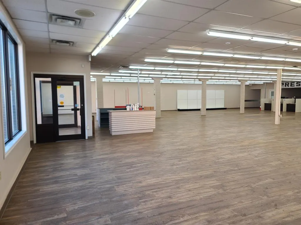 10013 100 Avenue
