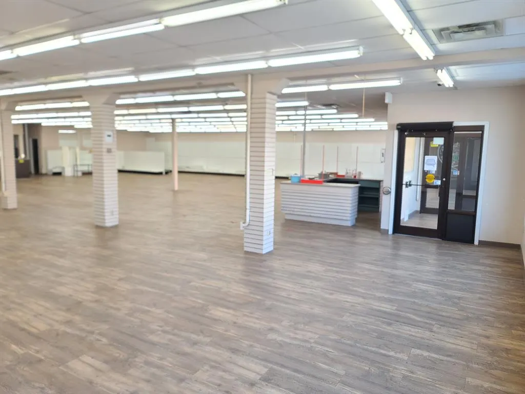 10013 100 Avenue