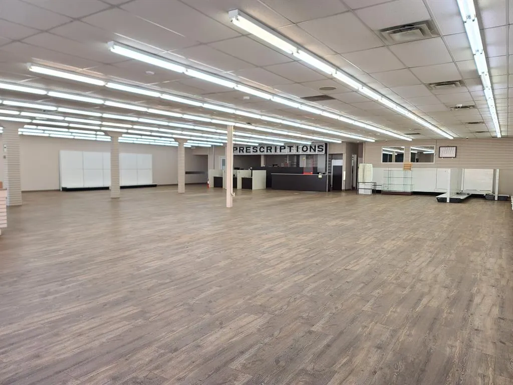 10013 100 Avenue