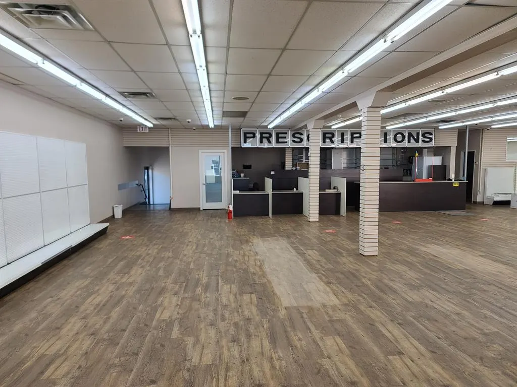 10013 100 Avenue