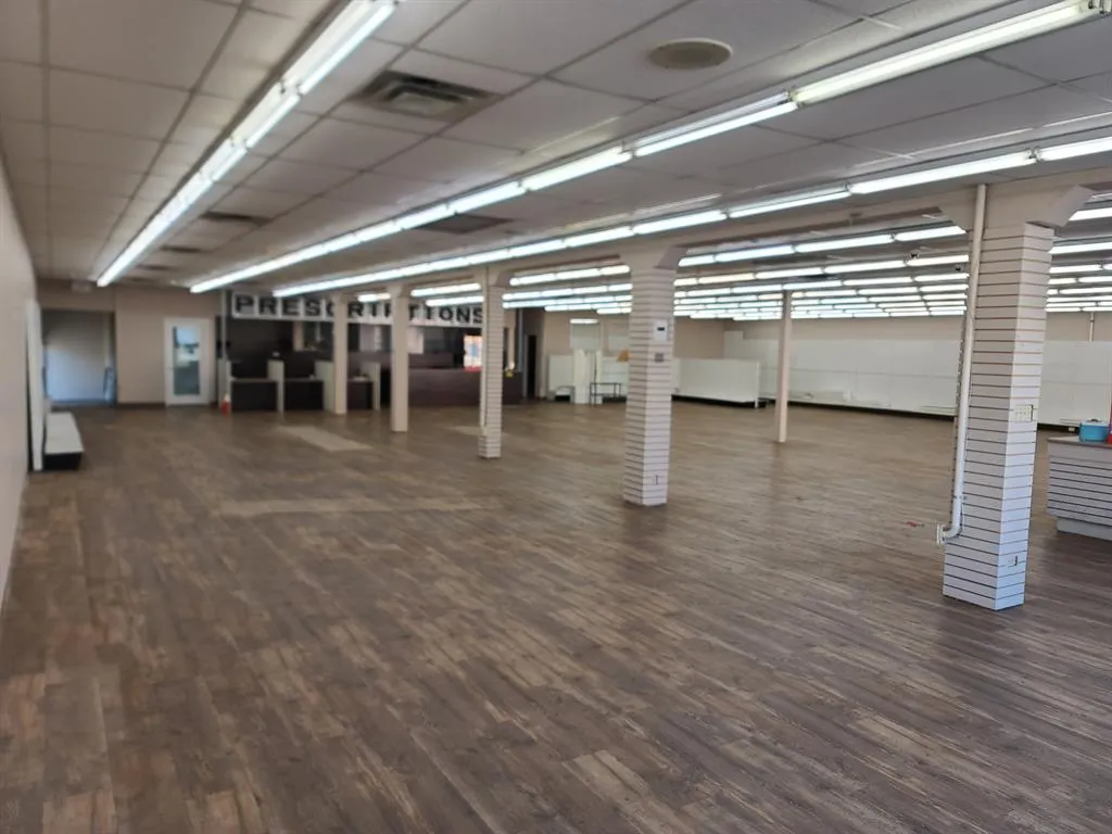 10013 100 Avenue