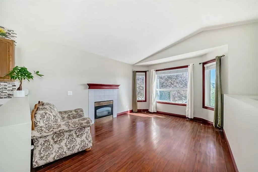 55 Applemead Court SE