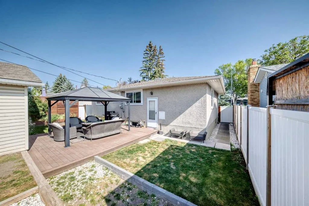 727 macleay Road NE