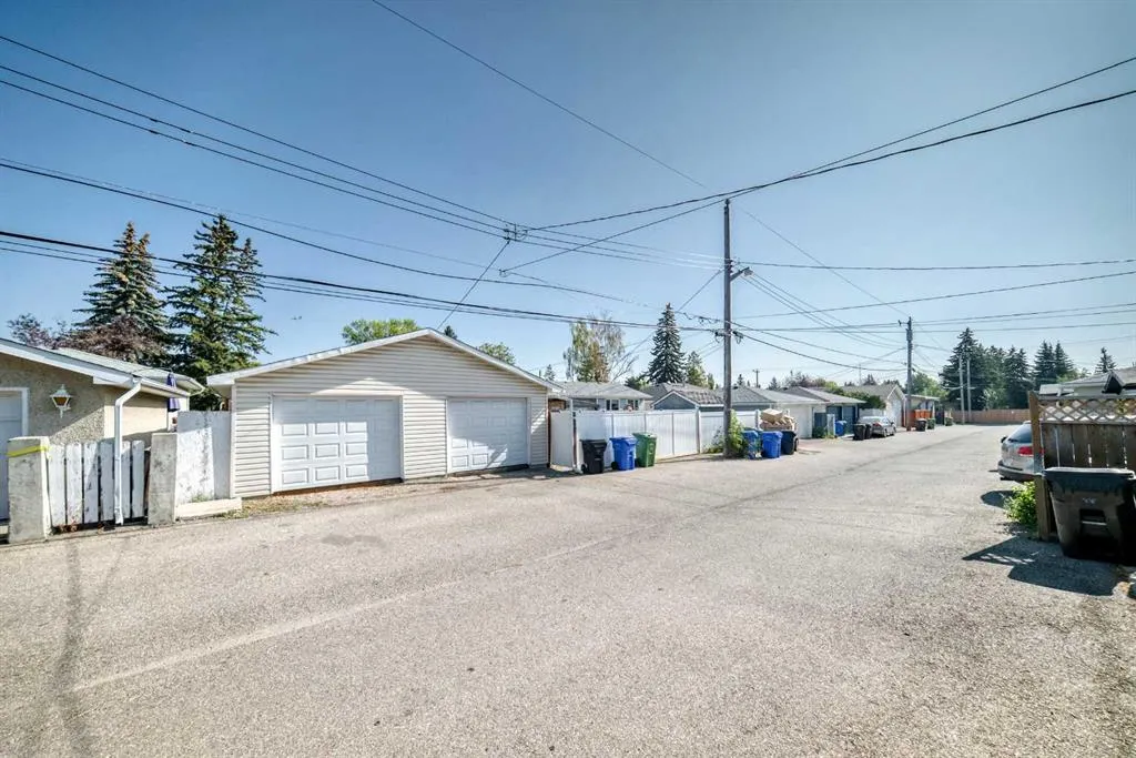 727 macleay Road NE