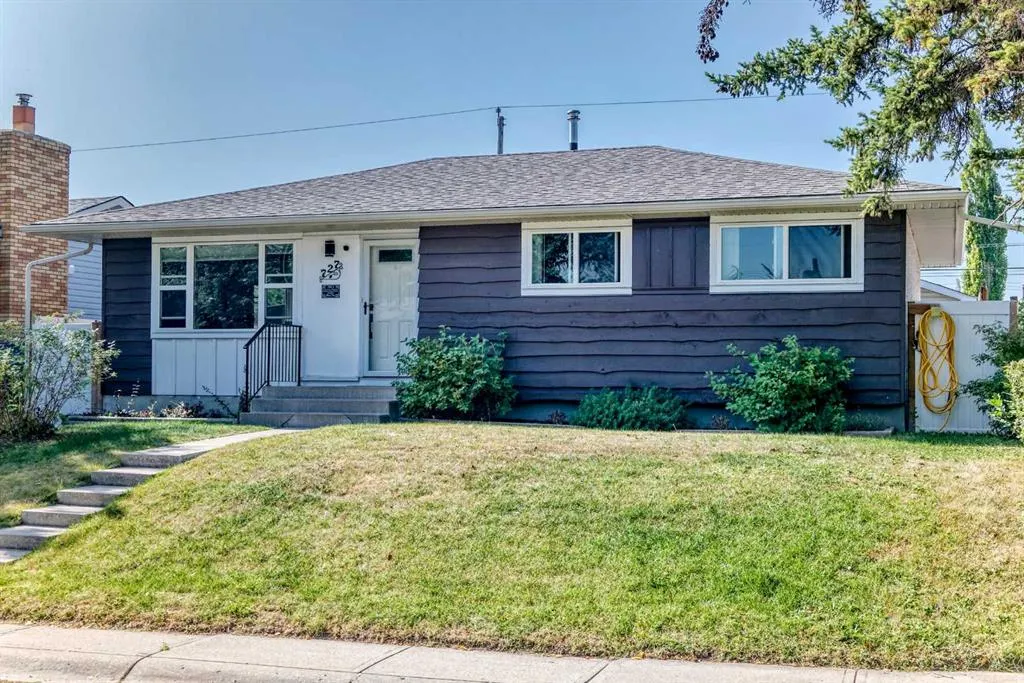 727 macleay Road NE