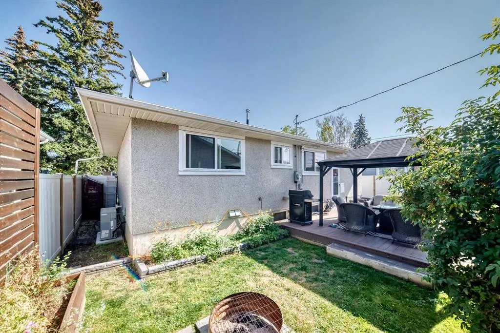 727 macleay Road NE