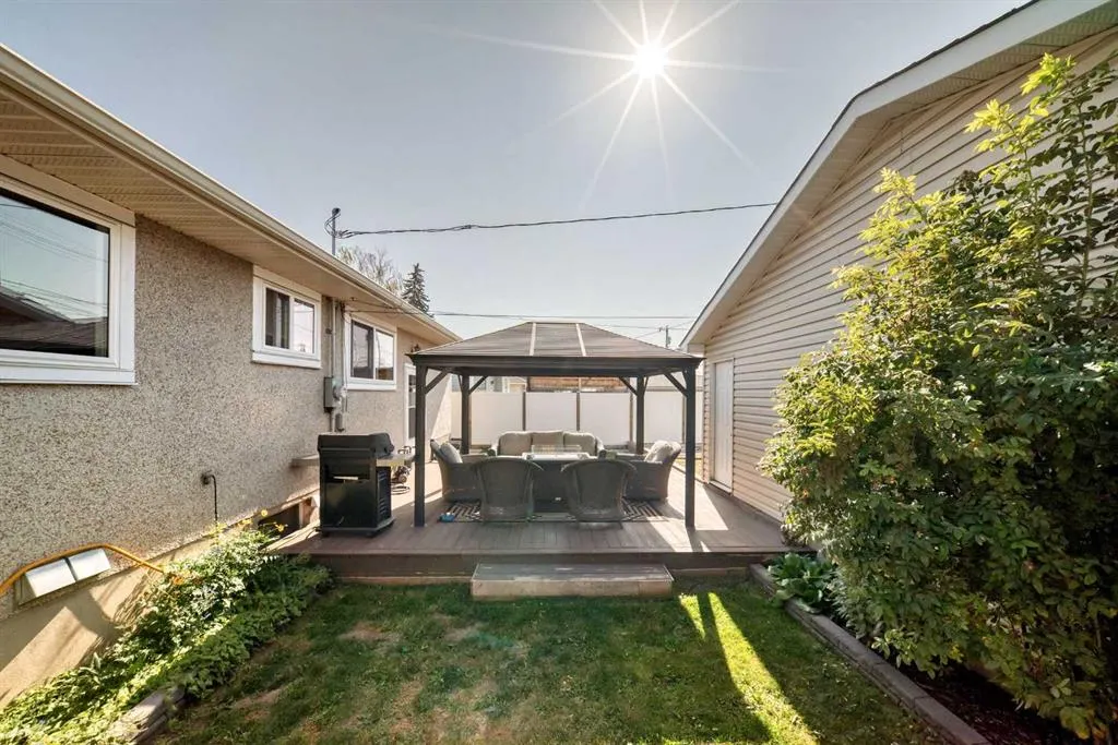 727 macleay Road NE