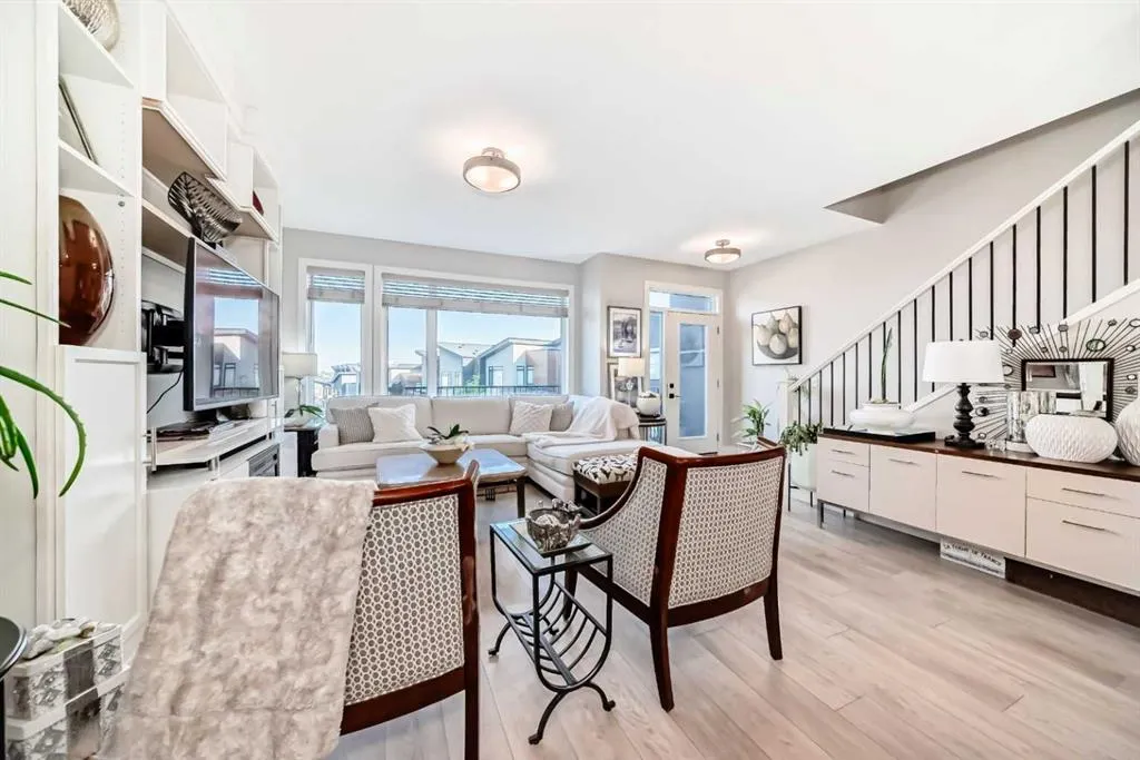 17 Royal Elm Green NW