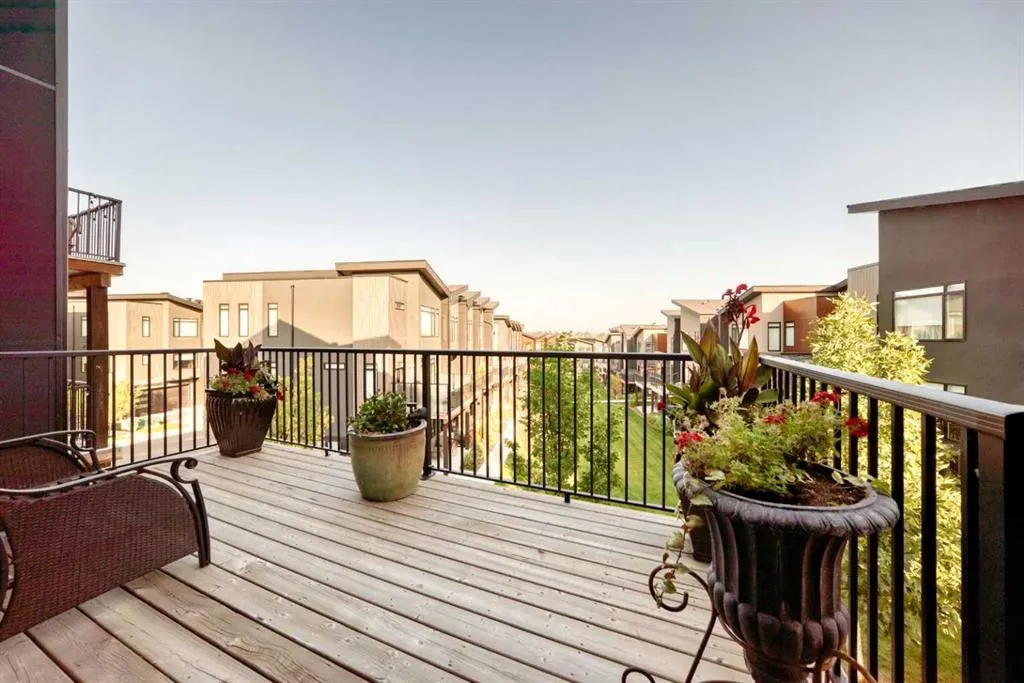 17 Royal Elm Green NW