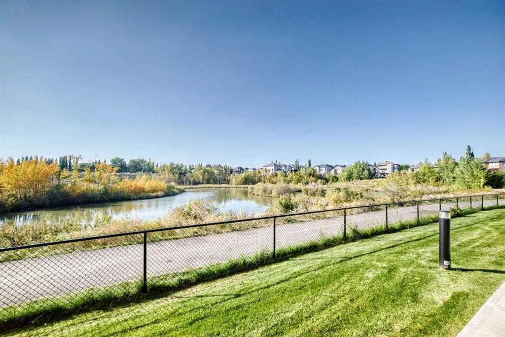 17 Royal Elm Green NW