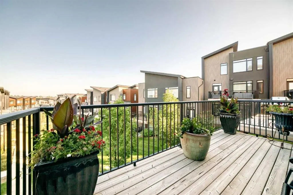 17 Royal Elm Green NW