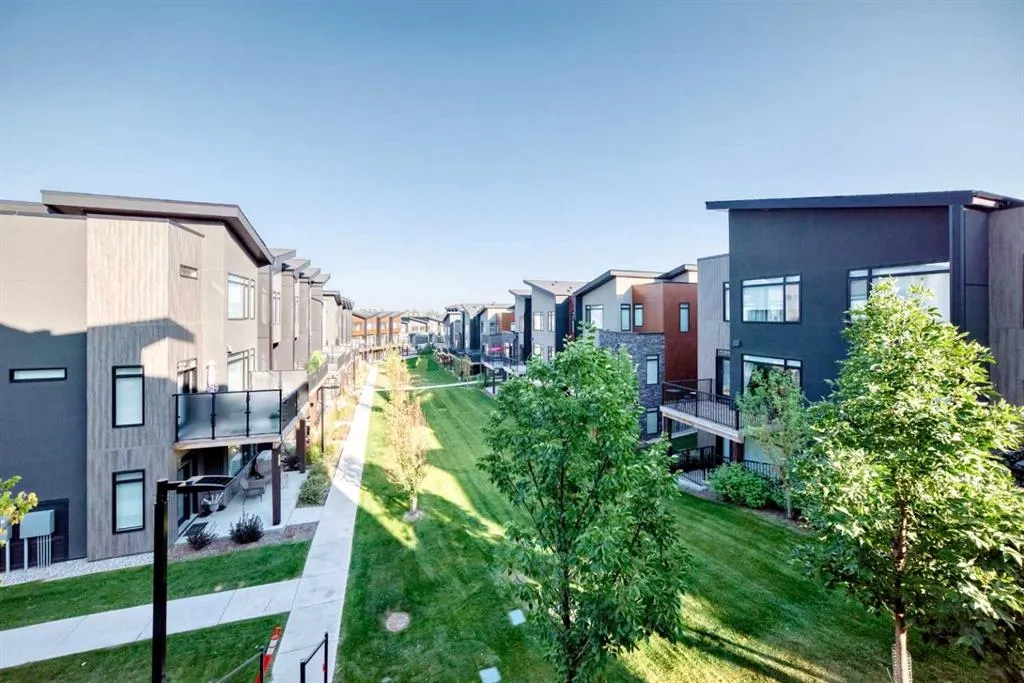 17 Royal Elm Green NW