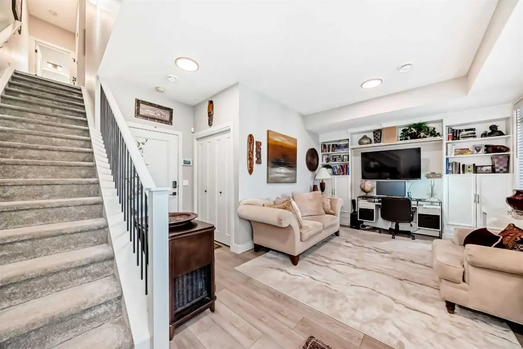 17 Royal Elm Green NW