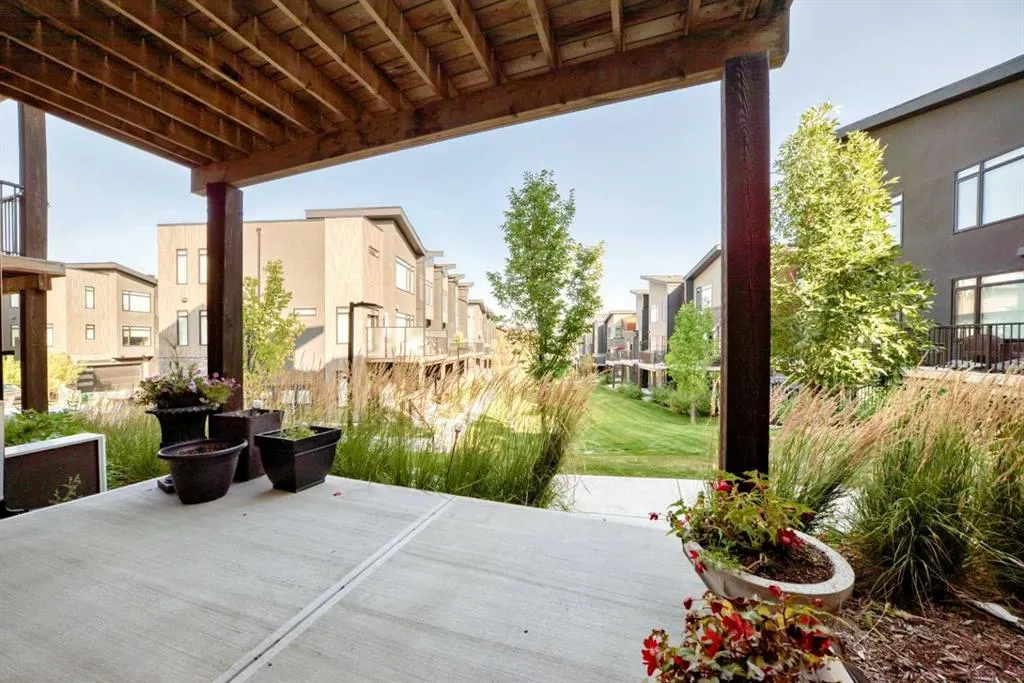 17 Royal Elm Green NW