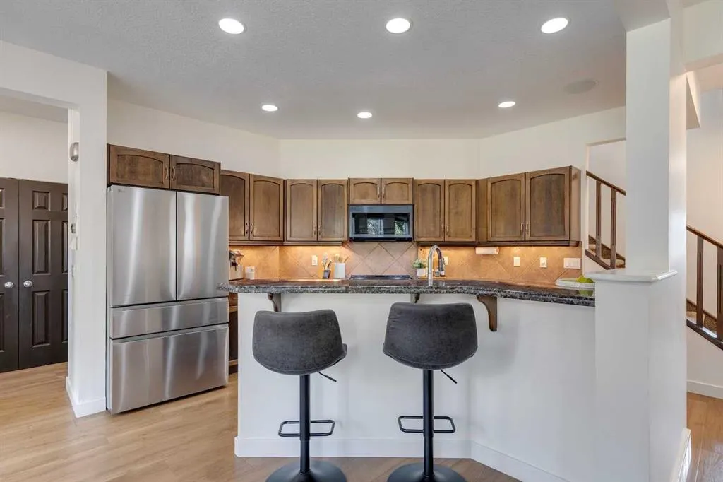 107 Aspen Stone Crescent SW