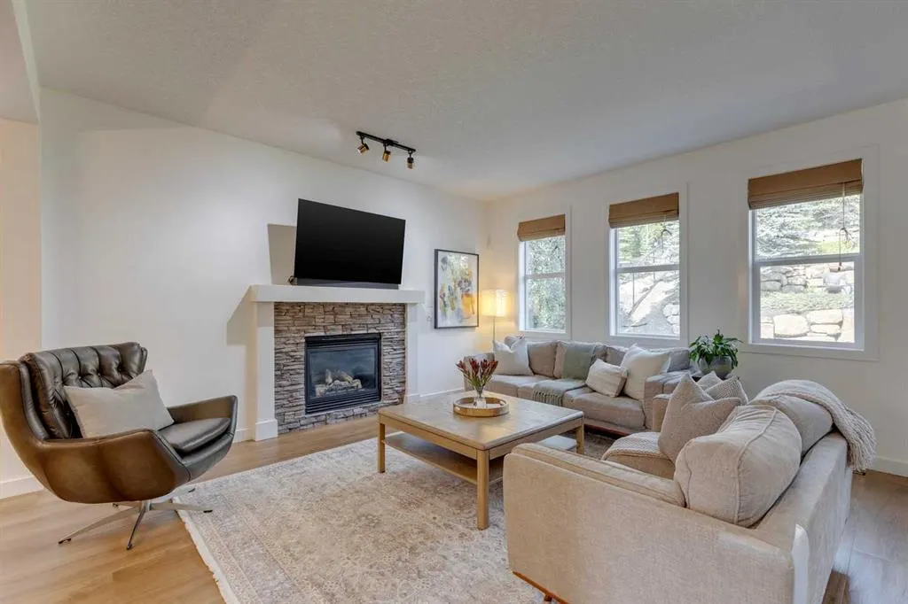 107 Aspen Stone Crescent SW