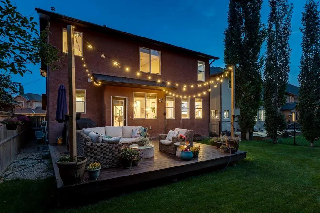 107 Aspen Stone Crescent SW