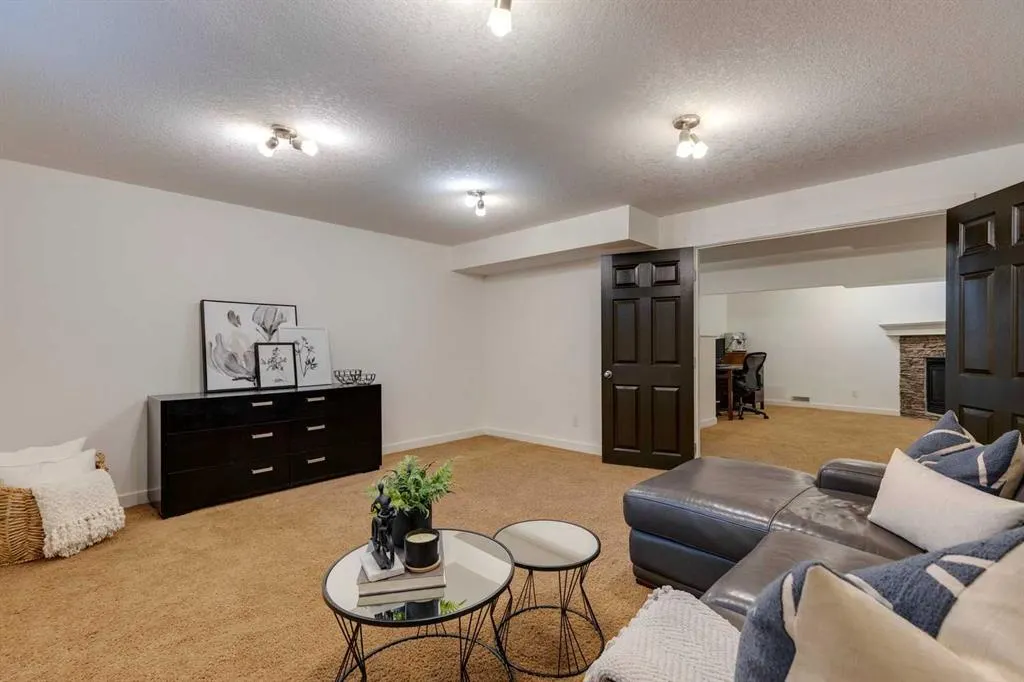 107 Aspen Stone Crescent SW